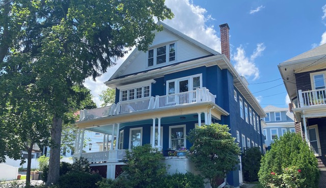 Comfortable apartment walkable to village + bus line, 10 min to Cambridge and T