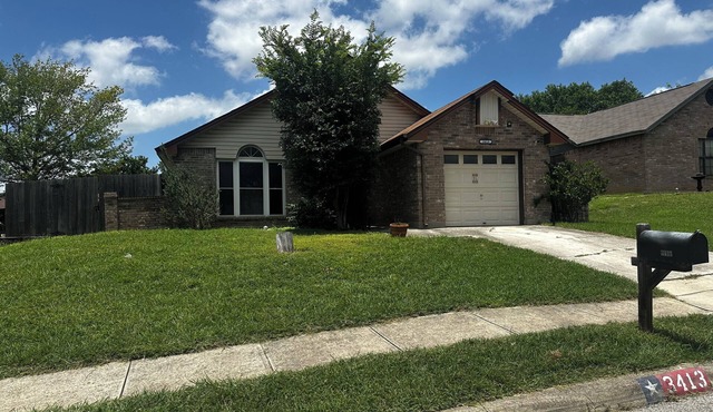 COMFORTABLE home and large private yard in welcoming Schertz right off 35