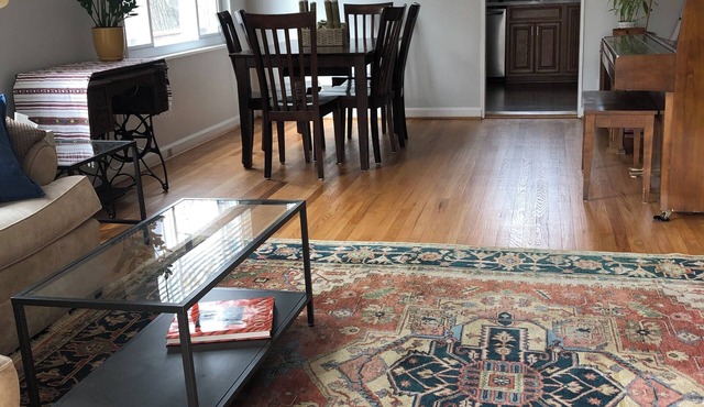 Comfortable home in Alexandria, walkable to Old Town/Metro, close to DC