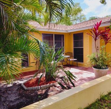 Comfortable Stay- Fully Stocked Home & Coffee Bar- All Essentials Provided