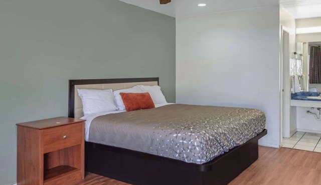 Comfortable Stay w/Free Breakfast & Convenient Access to Downtown