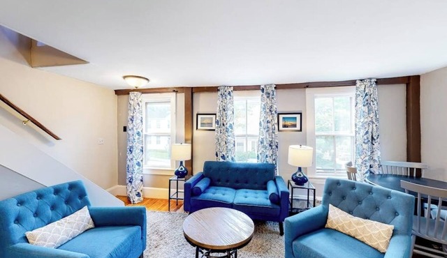 Comfy Downtown Getaway w/Full Kitchen - Close to the Beach