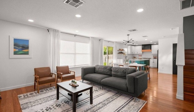 Comfy gathering space in NE Austin with fantastic HOA amenities. in Austin
