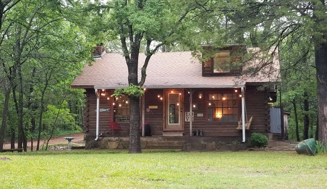 Completely restored cabin on the banks of the Blue River! in Milburn