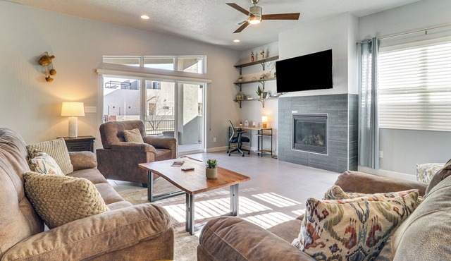 Convenient Albuquerque Escape w/Yard: Off I-25!