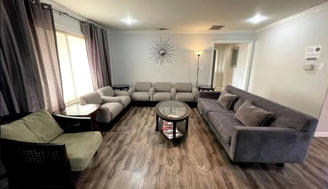 Convenient LA Area HUGE 7 bedroom, 4 baths GORGEOUS HOME