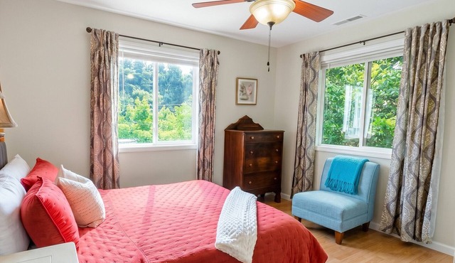 Convenient & Modern 2 Bed Apt Free Wi-Fi & Parking