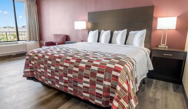 Convenient Room Near Dandridge Dining & Attractions – Easy Highway Access
