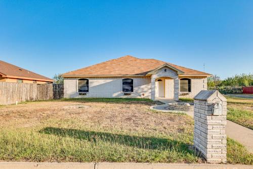 Convenient, Spacious & Peaceful: Home in Edinburg!
