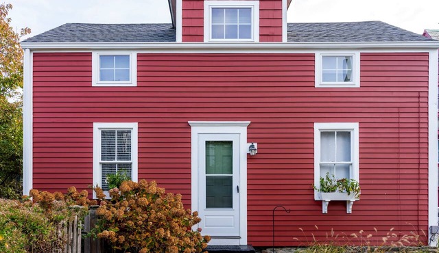 Conveniently located 3BR Home w/Outdoor Dining