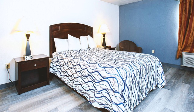 Coratel Inn & Suites by Jasper Park City - Wichita North - DKBNS