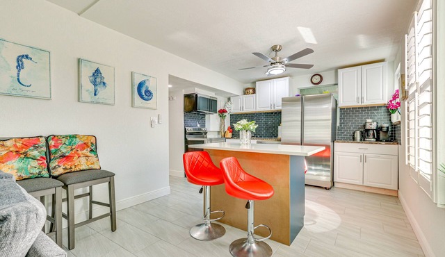 Cottage on the beach! 30 second walk away! Heated pool on the property!