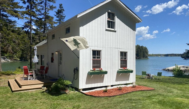 Cove Cottage: Quietly Nestled Between The Pines Of Tranquil Seavey Cove