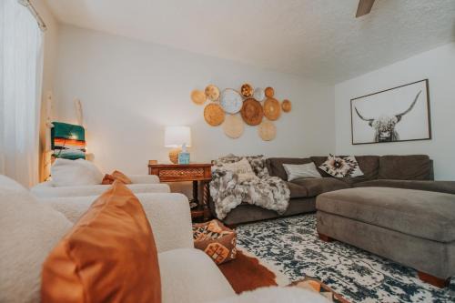 Cowboy Den-Private Hot Tub-Game Room-Pet Friendly-No Pet Fees!