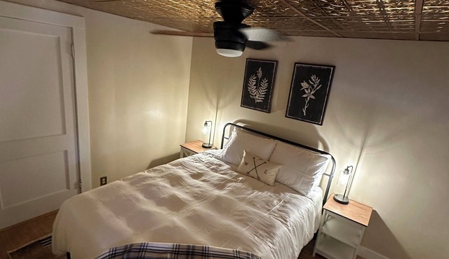 Cozy 1-bedroom waterfront apartment in Hallowell overlooking the river