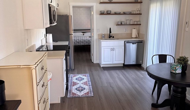 Cozy 1bd/1bath Apartment Unit in Downtown Vancouver