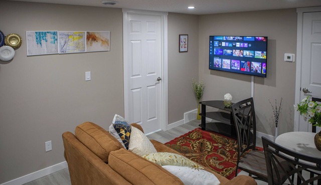 Cozy 2BR/2BA Suite | 10 Mins to Airport | Private Entry & Kitchen