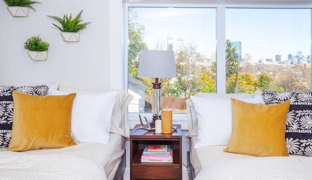 Cozy 2BR Fort Hill Apartment | Near the T