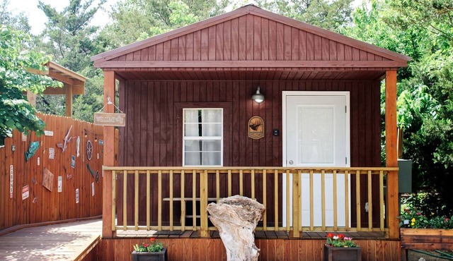 Cozy Accessible Studio Cabin with Fire Pit at Toronto Kansas Lake