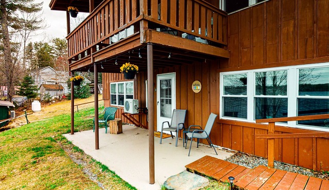 Cozy and comfortable lakefront duplex with swimming dock & WiFi - dogs welcome