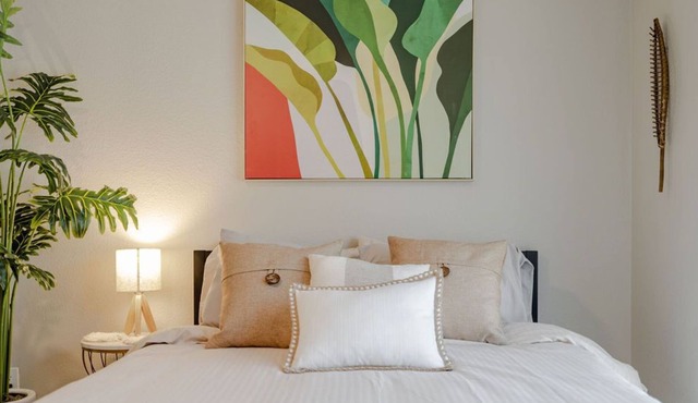 ☼Cozy Boho Studio☼Heart of ATX☼Pool,Gym☼Long Term☼
