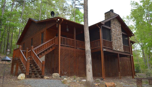 Cozy Cabin for 4 with 2 King beds, 2 full baths, 2 fireplaces and upscale Decor!