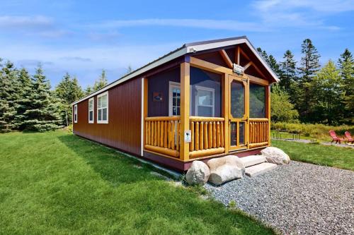 Cozy Cabin with Ocean and Mountain Views, Free Internet