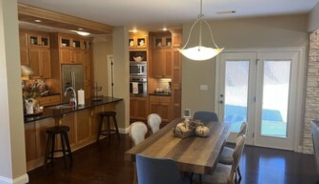 Cozy Executive Condo located in gated community on golf course