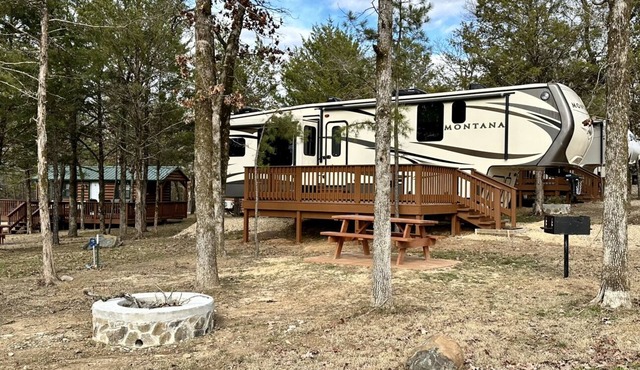 Cozy getaway with lake view. Pet Friendly/Close to Hochatown
