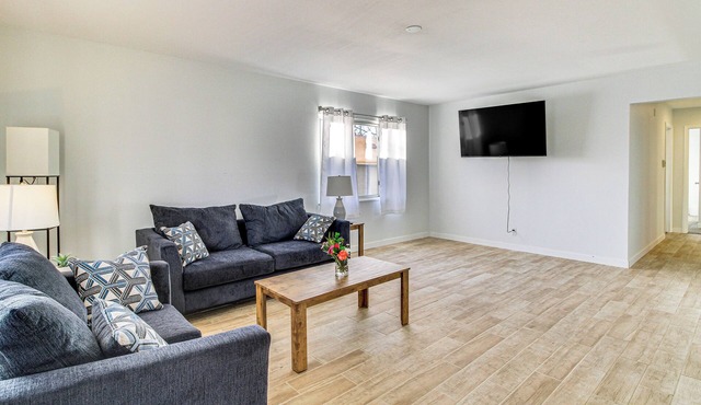 Cozy Home w/Grill & Games in Albuquerque!
