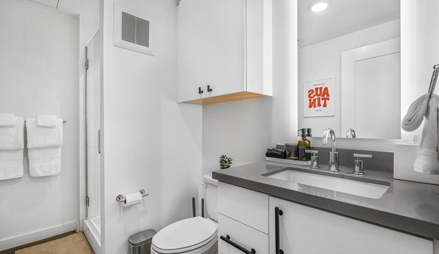 Cozy Loft Near Rainey & 6th St, Lady Bird Lake