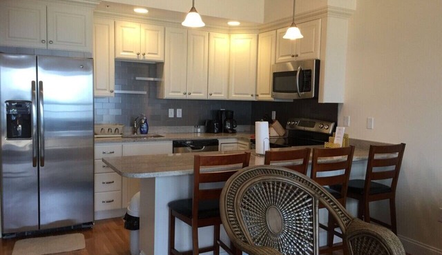 Cozy Oceanfront Penthouse w/Private Sunrise Deck in Hampton