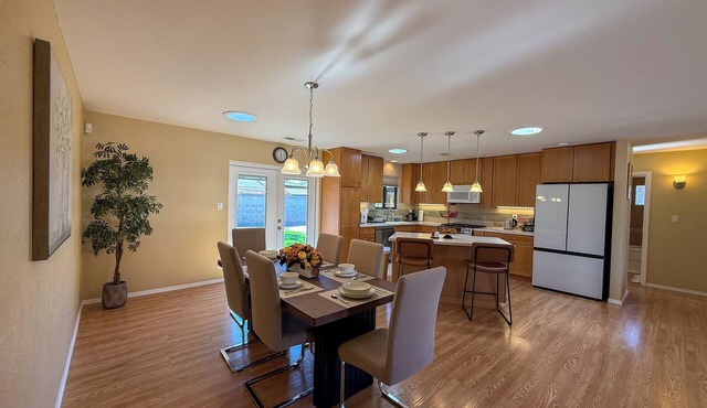 Cozy open concept living with backyard.