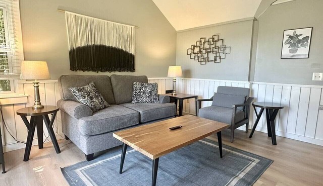 Cozy Pond Side Cottage in Bar Harbor! [The `Nook`]