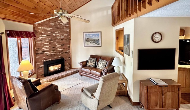 Cozy Private Mountain Retreat, 5 min to Cranmore, 10 to Attitash, 3 mins to town
