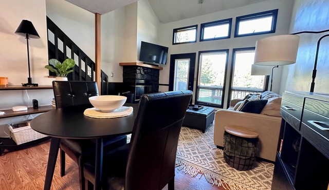 Cozy, Quiet, Couples or Singles Mountain Retreat in Beautiful Canaan Valley!