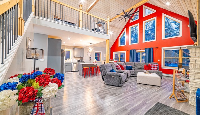 Cozy Riverfront Modern Farmhouse, close to downtown Bethel and Sunday River