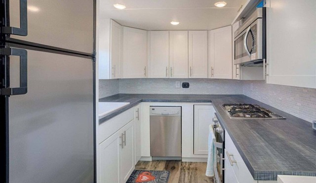 Cozy Tiny Home located in the heart of Pinetop Lakeside Arizona.