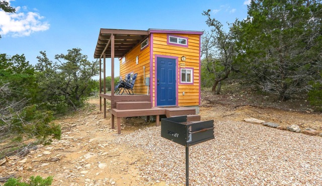 Cozy Tiny House in Dripping Springs w/Sunset Views & Romantic Fireplace