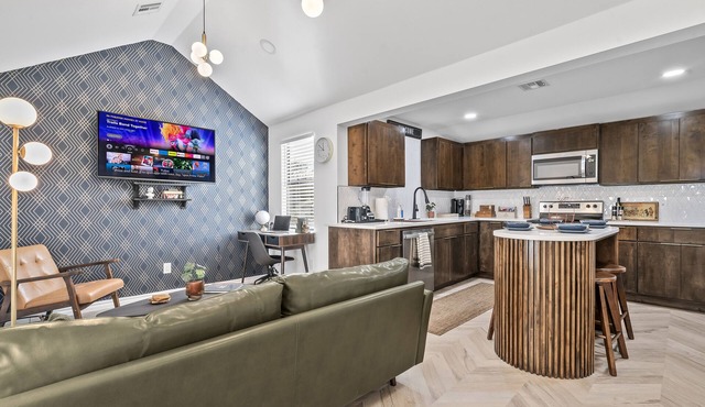 Cozy two bedroom charmer close to Downtown BA & Tulsa