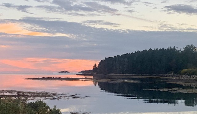 Cozy Waterfront Cottage, Henry Cove. Winter Harbor