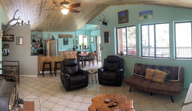 Cozy Weekend Getaway! Enjoy many things in the surrounding area!