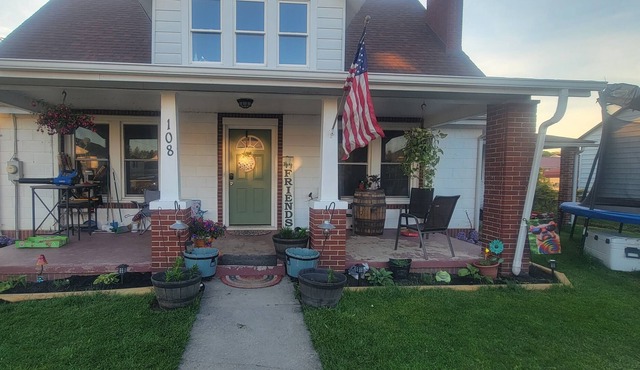 Cozy,yet Spacious 5 bedroom Home, 5 minutes from New River Gorge National Park.