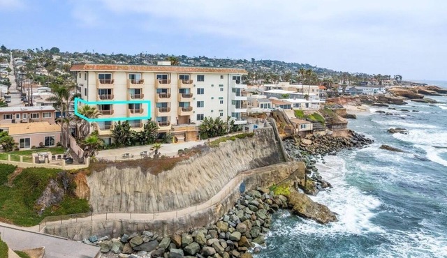 Crashing waves-Two bedroom Oceanfront Haven with Two Balconies Facing Ocean