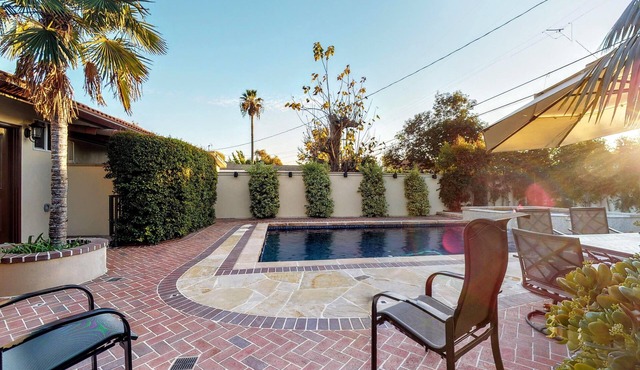 Daisy Paradise Villa in Long Beach