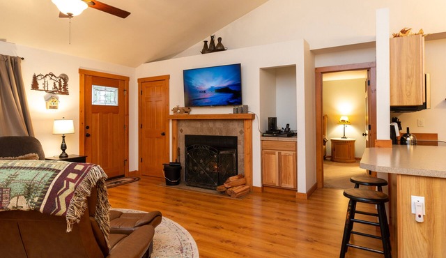 Das Waldhaus: Tranquil Forest Retreat | Hot Tub | Dog-friendly