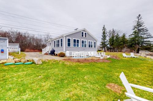 Dazzling ocean-view house with fireplace, deck, firepit, central AC, & W/D