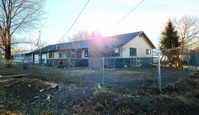 Delightful 3-bedroom house right in the heart of Eagar.