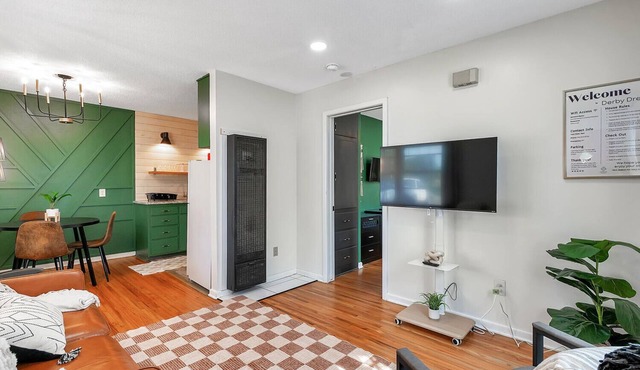 Derby Dream - Cozy King - Near Park!
