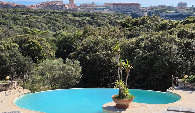 Description in Bonifacio